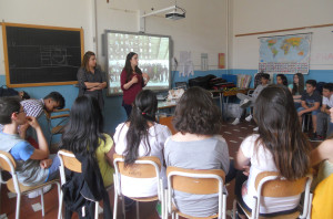 Allunni e volontarie del Sermit durante l'incontro