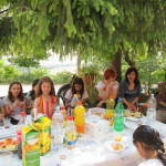 Uno spuntino e una chiacchierata prima di riprendere il giro.