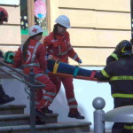 Evacuazione del ferito sulla tavola spinale