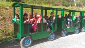 Prima di tornare a casa...un bel giretto sul trenino! Ciaoooo!