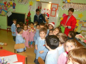 ai-bambini-di-3-anni-babbo-natale-ha-regalato-una-stella-fatta-dai-folletti-di-5-anni