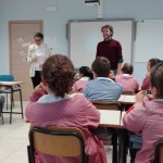Michele con i bambini.