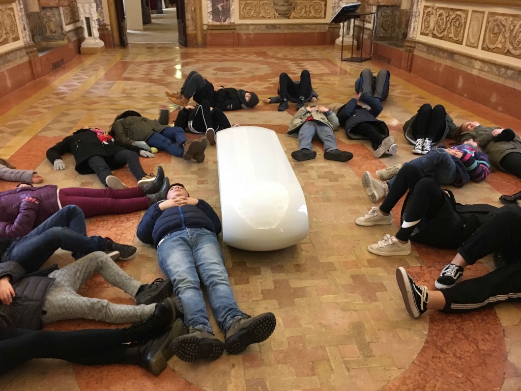 Palazzo Buonaccorsi: distesi a terra per osservare il soffitto del Salone dell'Eneide